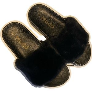 MUDD-Girl’s Black Faux Fur Slip On Flip Flop/Sandals. Size 1